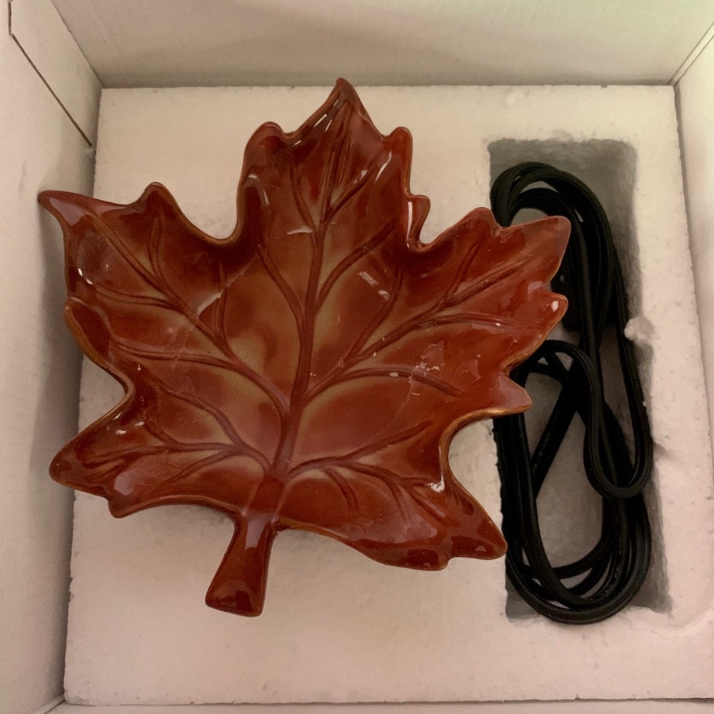 Maple Leaf Scentsy warmer